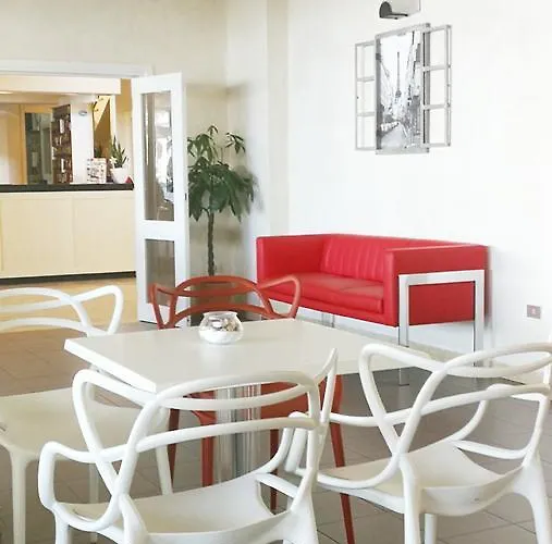 蒙马特酒店 里米尼